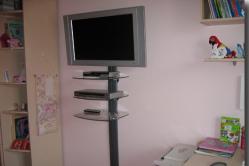 At what height do you need to hang the TV on the wall?