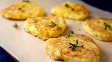 Potato cutlets made from raw or boiled potatoes